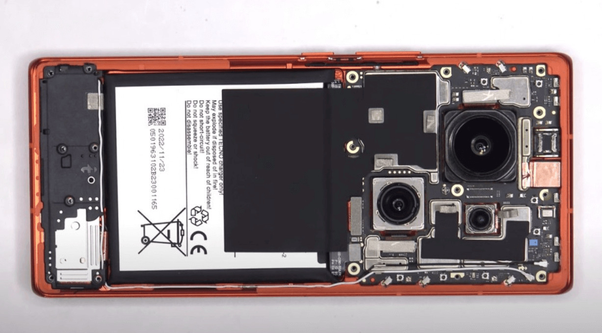 Tecno Phantom X2 Pro: The telephoto lens is clearly visible when disassembling the phone
